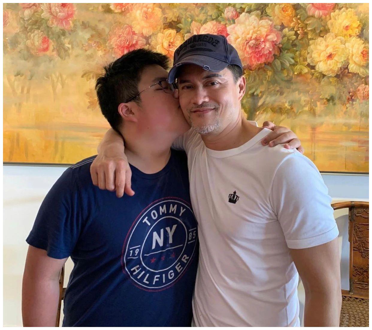 64岁吕良伟帅过儿子身材依然有魅力