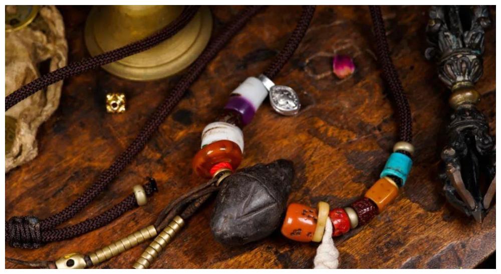 在西藏，比天珠还古老的擦擦是什么？休闲区蓝鸢梦想 - Www.slyday.coM