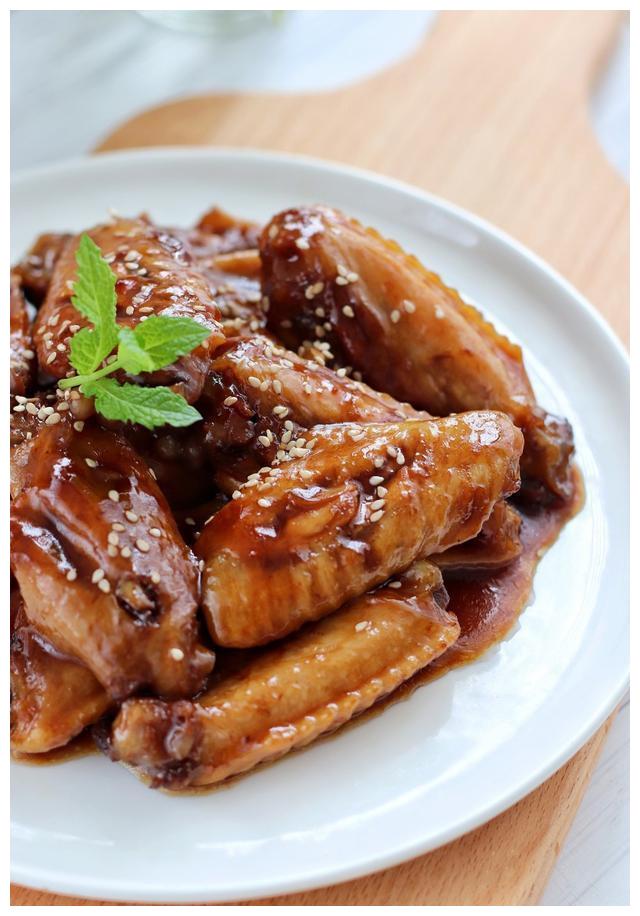 可乐鸡翅做法色泽艳丽鸡肉嫩滑一出锅都小朋友抢着吃