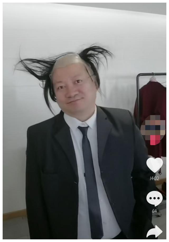 谢广坤喜提百万豪车,指挥豪车扇翅膀逗笑网友,刘能评论区互动