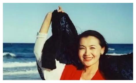 她刚拿到影后就被查出癌症,为生子拒绝化疗,成陈道明一生的痛休闲区蓝鸢梦想 - Www.slyday.coM 她刚拿到影后就被查出癌症,为生子拒绝化疗,成陈道明一生的痛休闲区蓝鸢梦想 - Www.slyday.coM