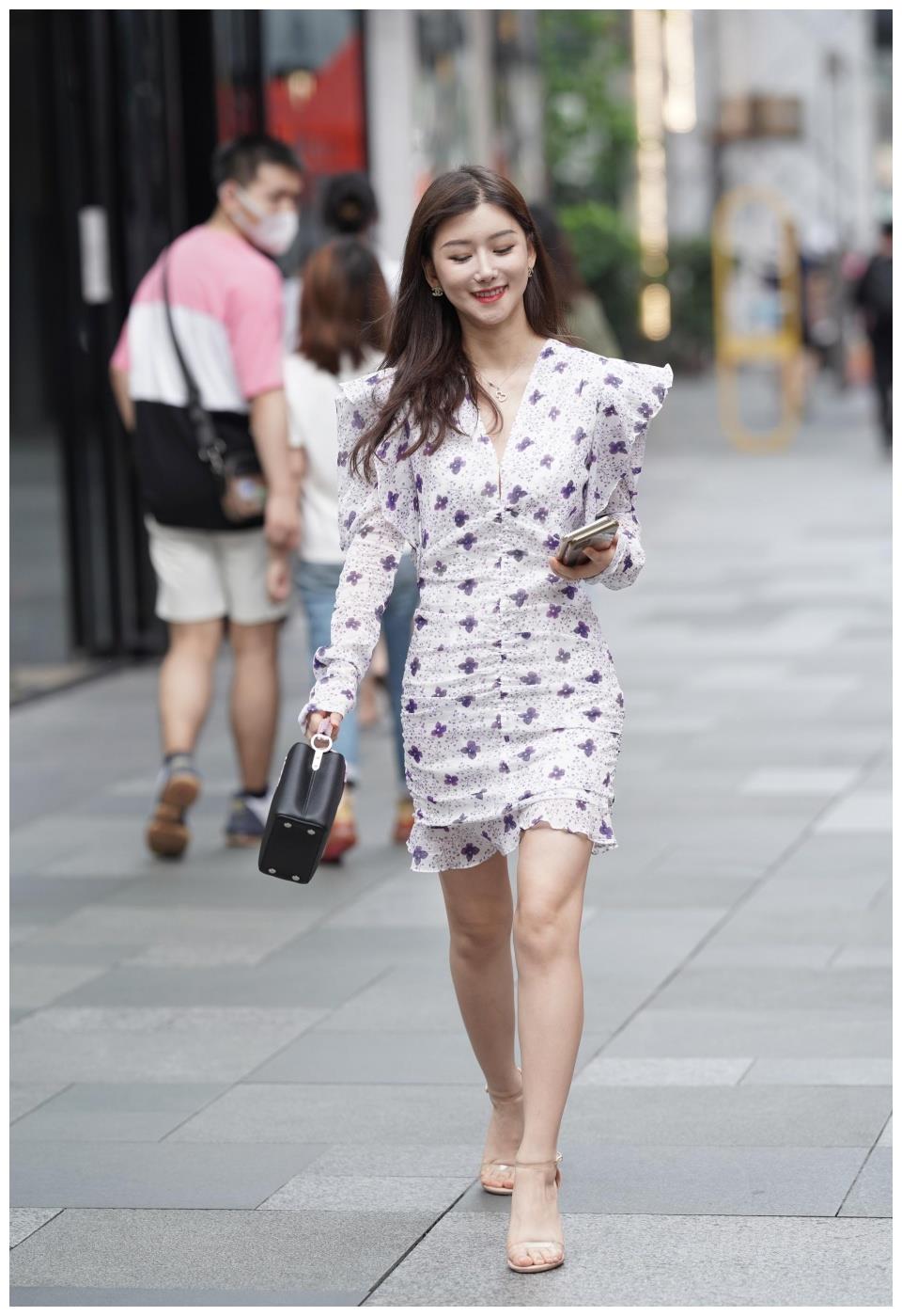 复古风格同样时尚, 甜甜的女神神采奕奕, 真够美的