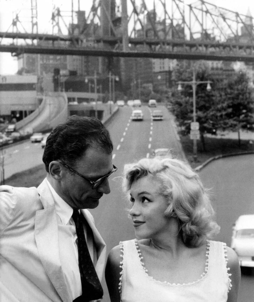 人间天使与性感女神200张老照片回顾赫本与梦露的美艳人生