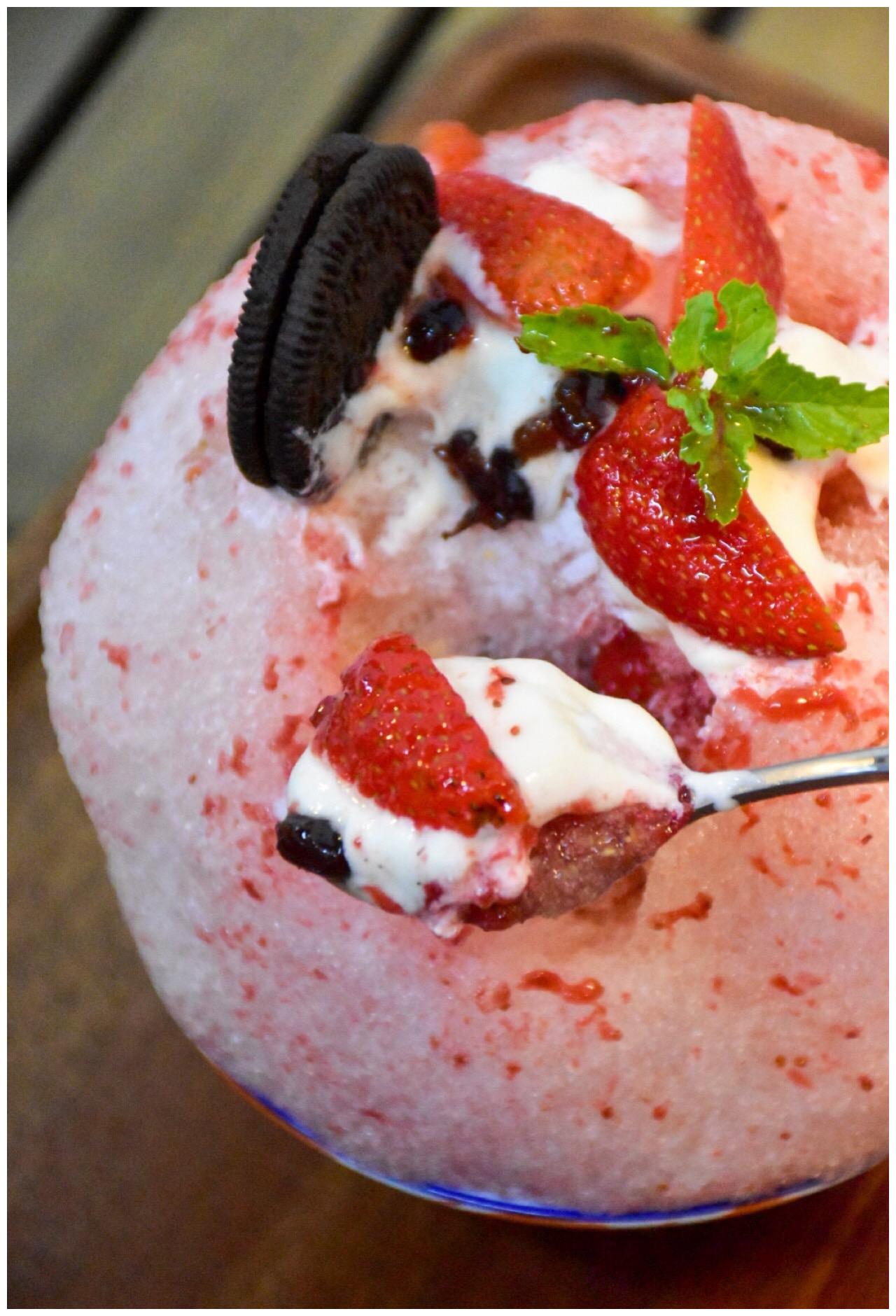 这家藏在厦门曾厝垵的冰店真给力,冰球大到碗都装不下