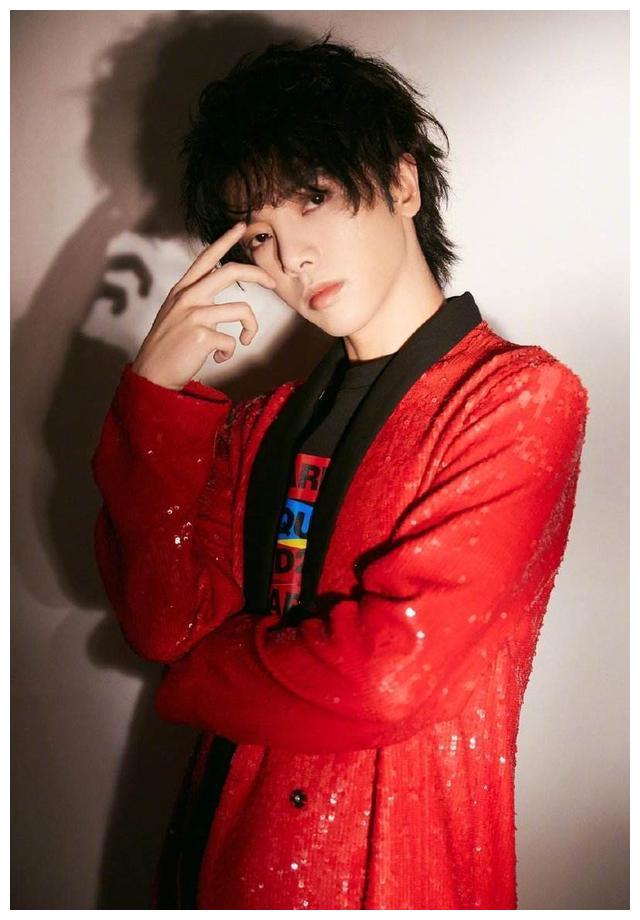 华晨宇的黑猫perper成功出圈!地球猫竟意外成为好运锦鲤?