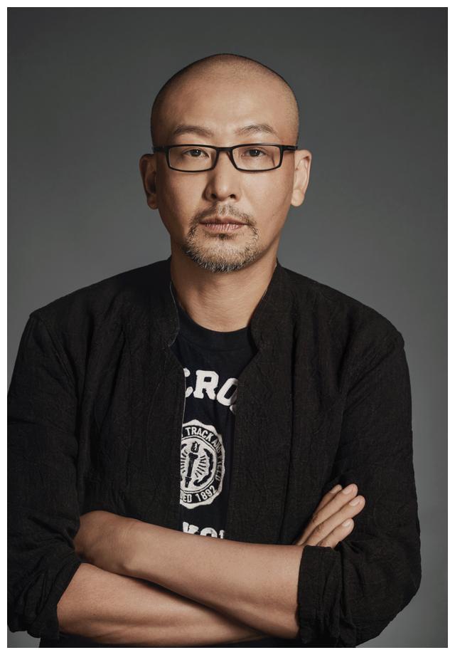 管虎:这个《八佰》背后的男人,凭一己之力拔高国产战争片新高度