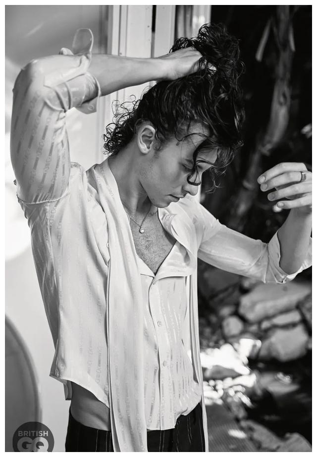 shawn mendes 最新杂志封面,22岁的他变成熟了