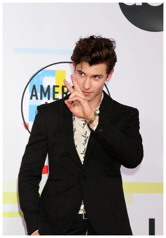 shawn mendes 最新杂志封面,22岁的他变成熟了