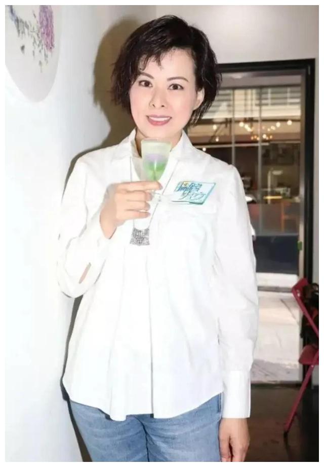 香港著名导演陈嘉上在脸书宣布结了婚，前年入纸去年添女休闲区蓝鸢梦想 - Www.slyday.coM