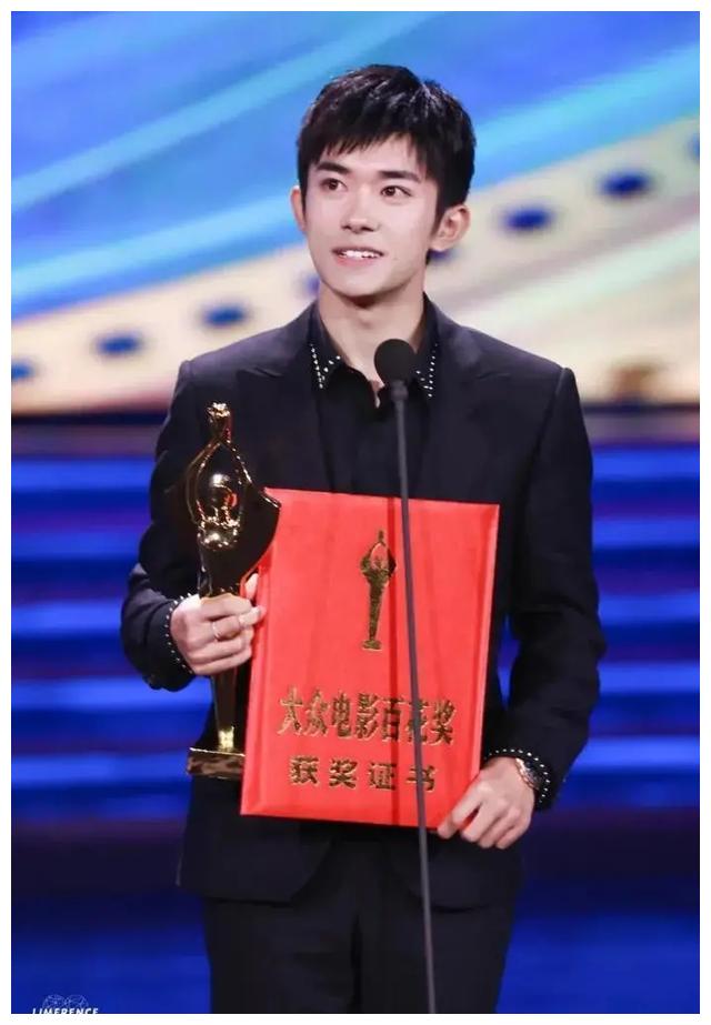 易烊千玺7岁弟弟玩魔方破世界纪录:易妈,请交出你的育儿宝典