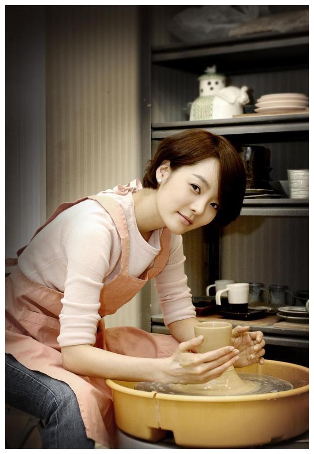 韩国女星蔡琳近照,一颦一笑风姿依旧,她为何要与高梓淇离婚?