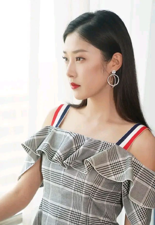 王双精美壁纸:清新养眼,气质脱俗!