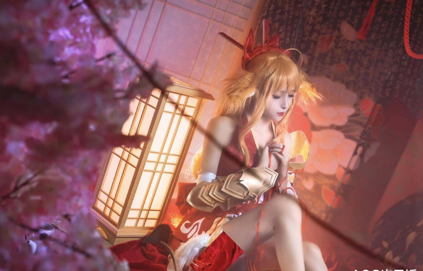 狐妖涂山红红cos脚踝铃铛叮铃响娇嗔侧抬腿偷走你的心