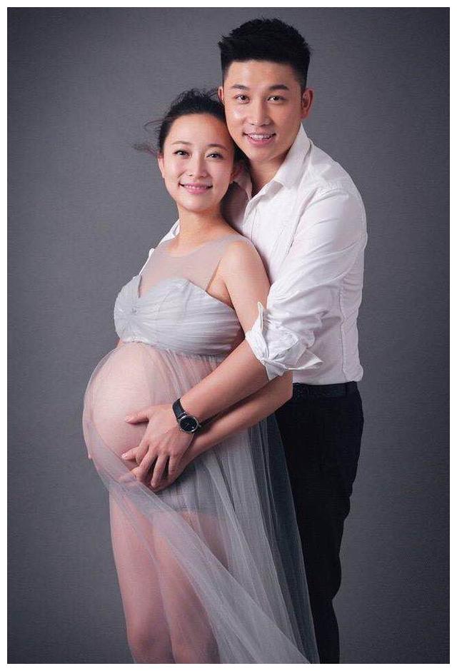 妈是皇后戴春荣,她却不是公主,被帅气主持人丈夫贺毅放在手心宠__财经