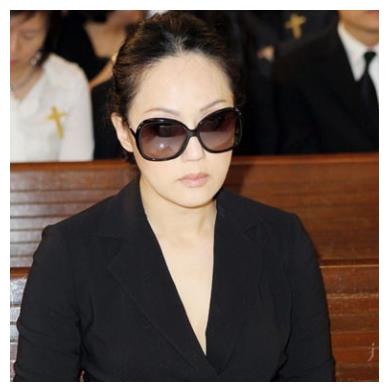 章小蕙的家境在他小时候都已经比较优秀了他交往的人也都是一些名媛