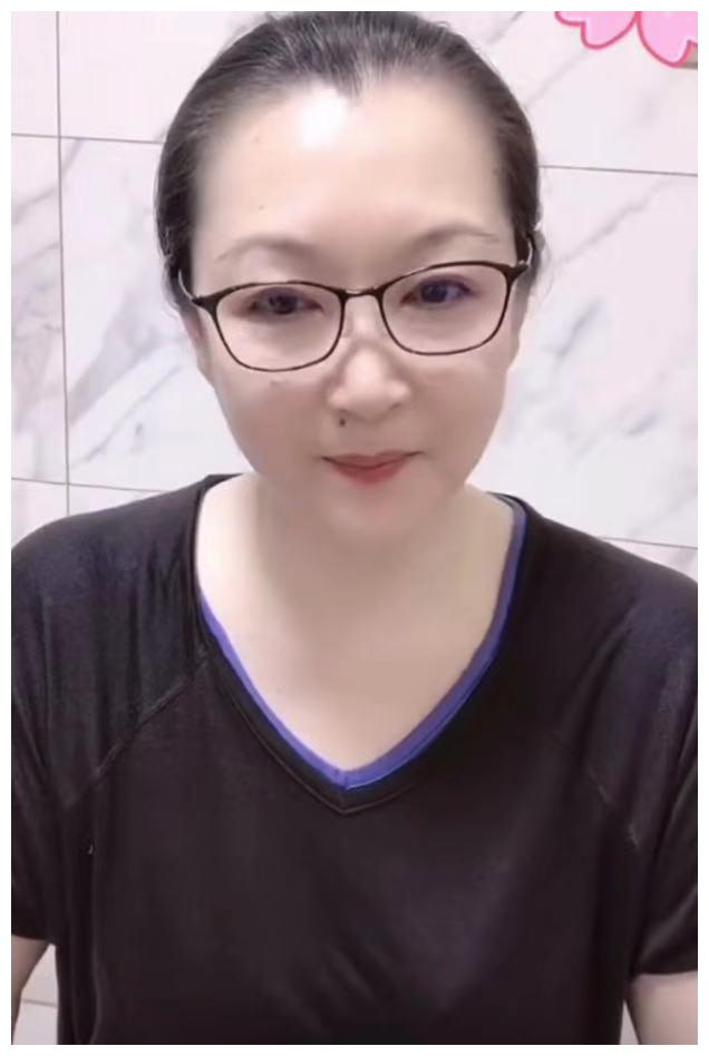 赵本山育儿经曝光,妻子马丽娟爆料"爸爸不给孩子留面子"