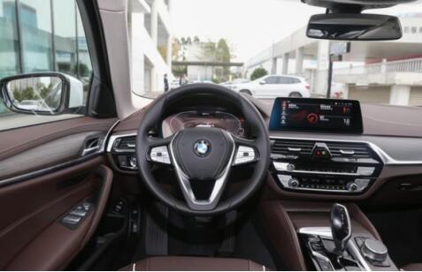 BMW 5系插电式混合动力里程升级版智领启航