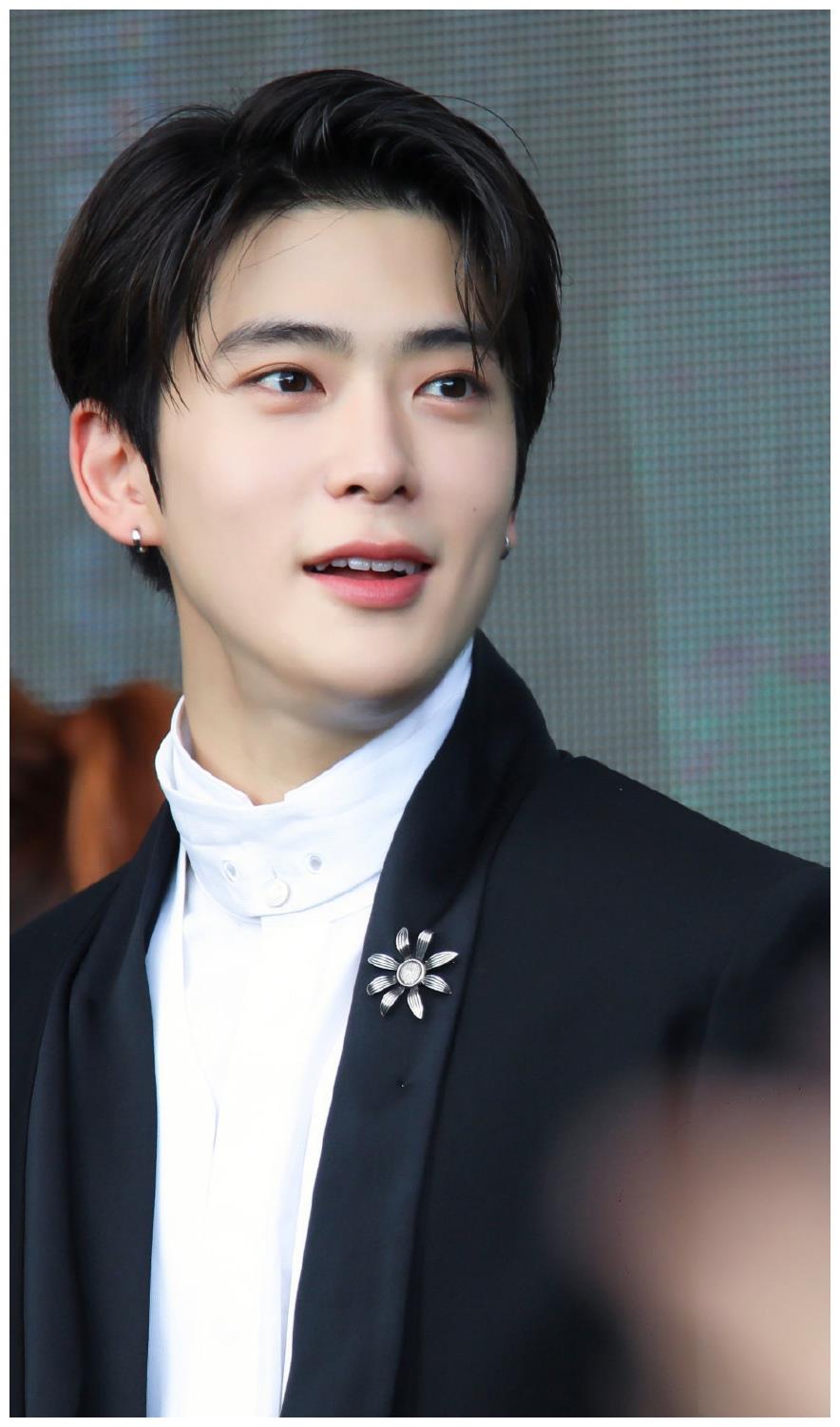 韩国公布票选出最帅的男偶像,吴世勋车银优均上榜,第一出乎意料