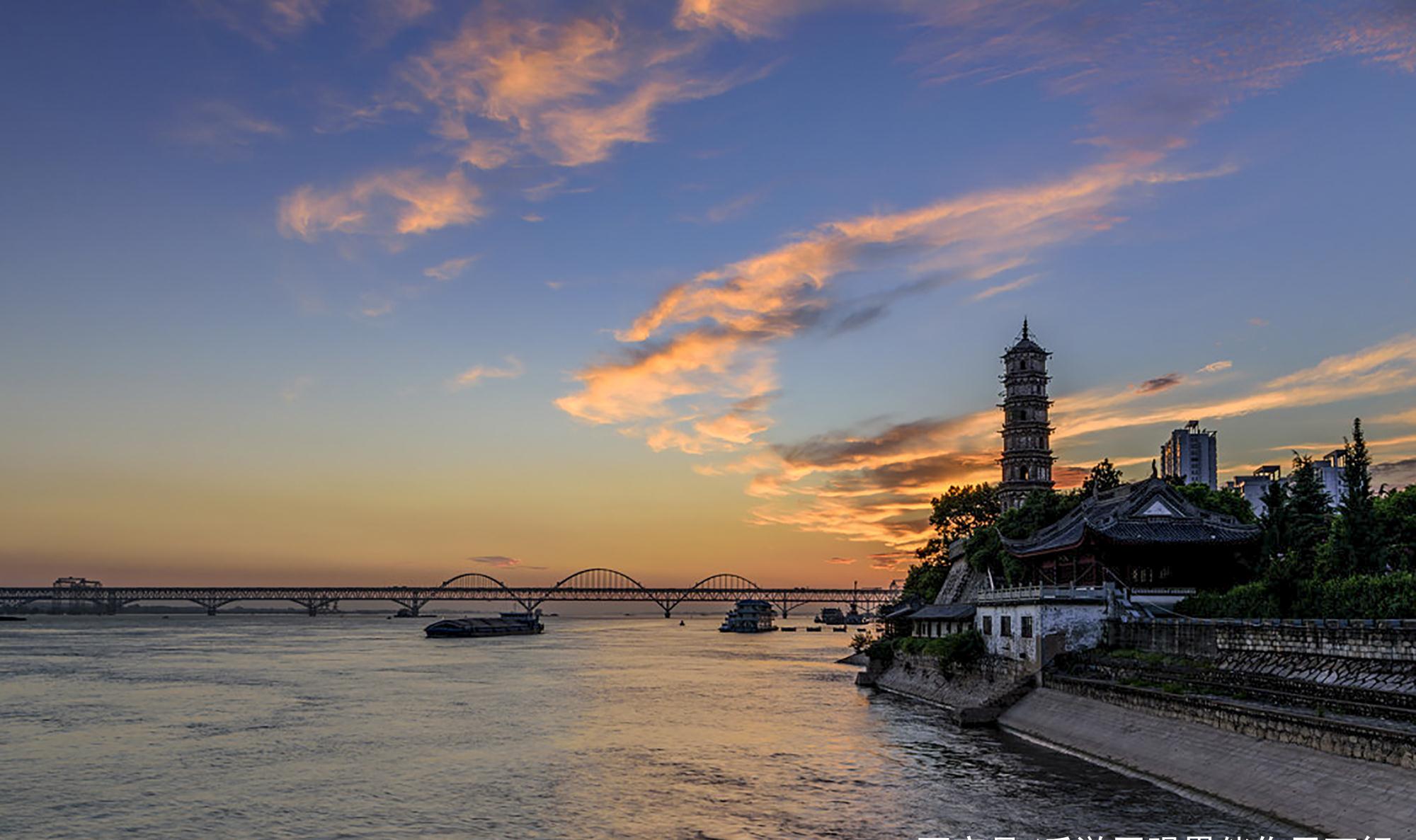 九江名胜锁江楼:遭侵华日寇炮击惨中七弹,仍巍然耸立