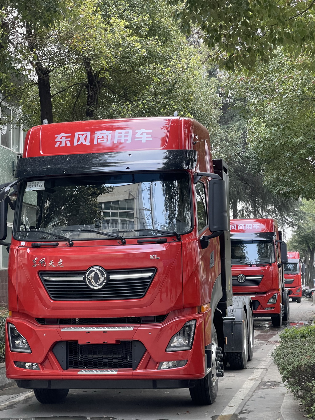 为砂场而生,以可靠驰骋——100辆东风天龙kl电动牵引车交付