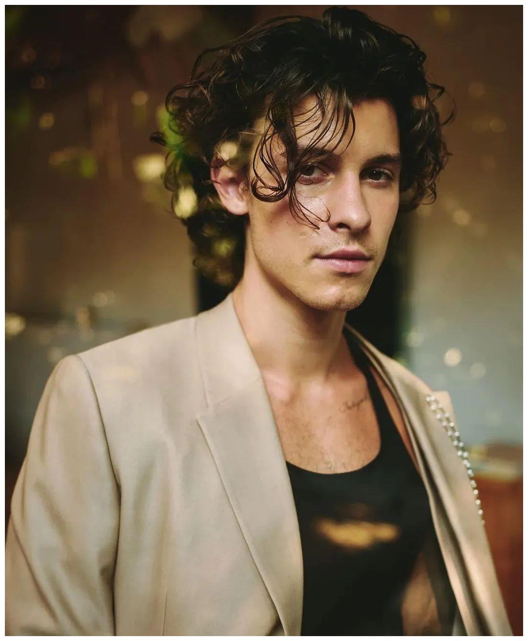 shawnmendes最新杂志封面22岁的他变成熟了