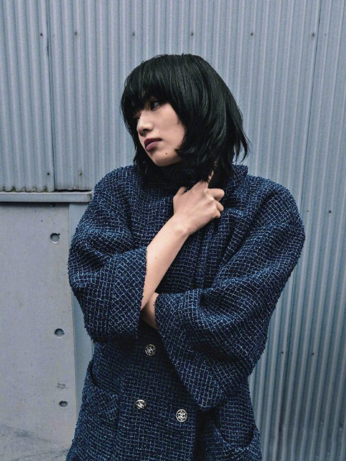 小松菜奈身着chanel 2022春夏系列登封的nana