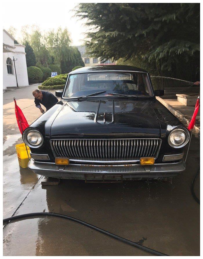 捡来一台30年前的报废红旗,一番改造后,网友感叹"燃爆了"