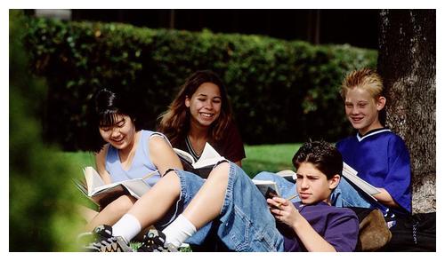 不得不重视的孩子青春期|青少年|同伴|家长_新浪新闻