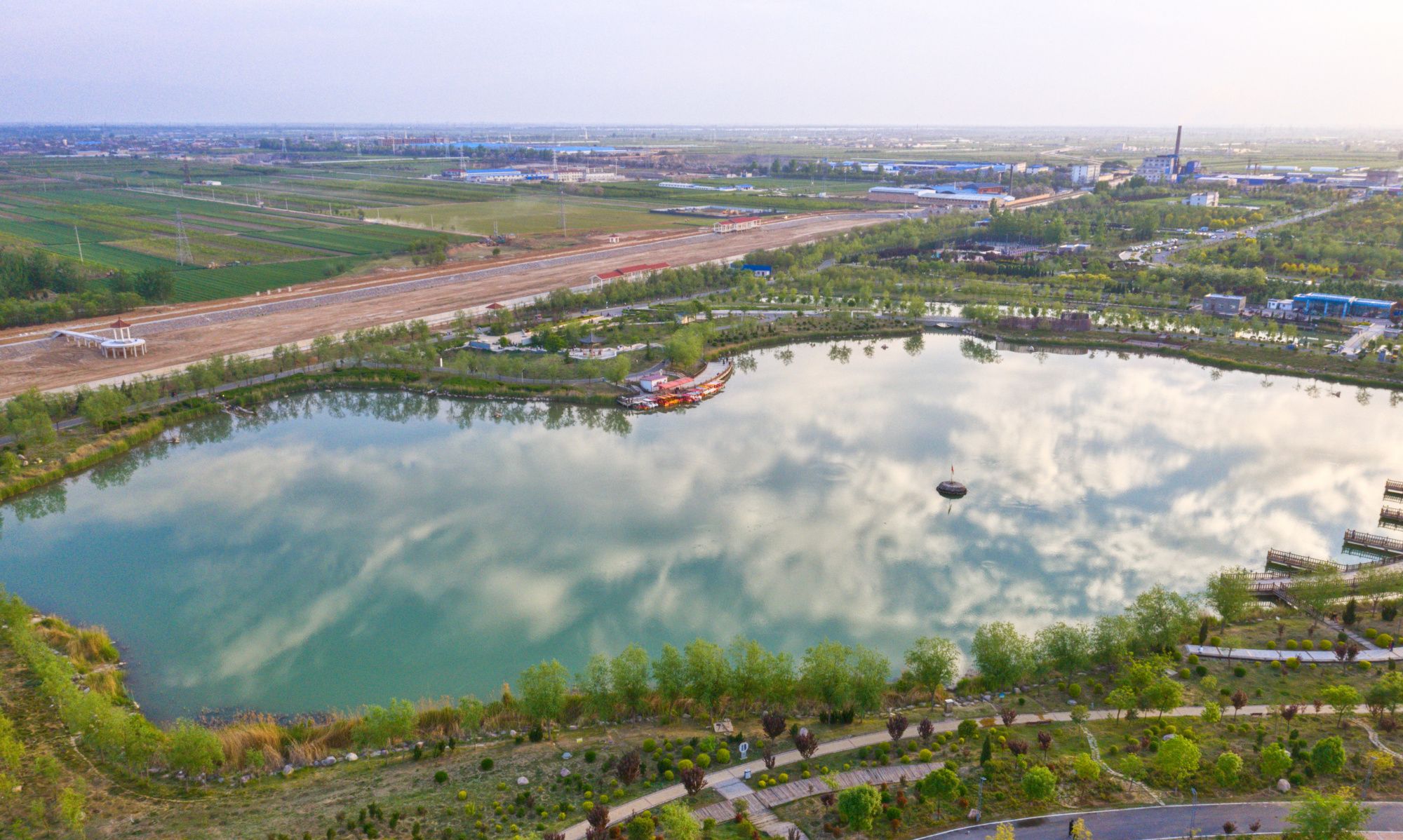 春雨过后临猗县涑水公园美景
