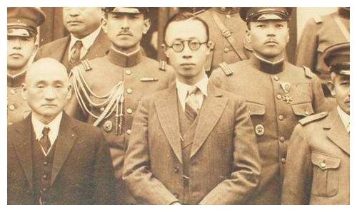 溥仪出逃时,唯一藏在棉衣里31年不离身的文物,现成国宝中的国宝休闲区蓝鸢梦想 - Www.slyday.coM 溥仪出逃时,唯一藏在棉衣里31年不离身的文物,现成国宝中的国宝休闲区蓝鸢梦想 - Www.slyday.coM