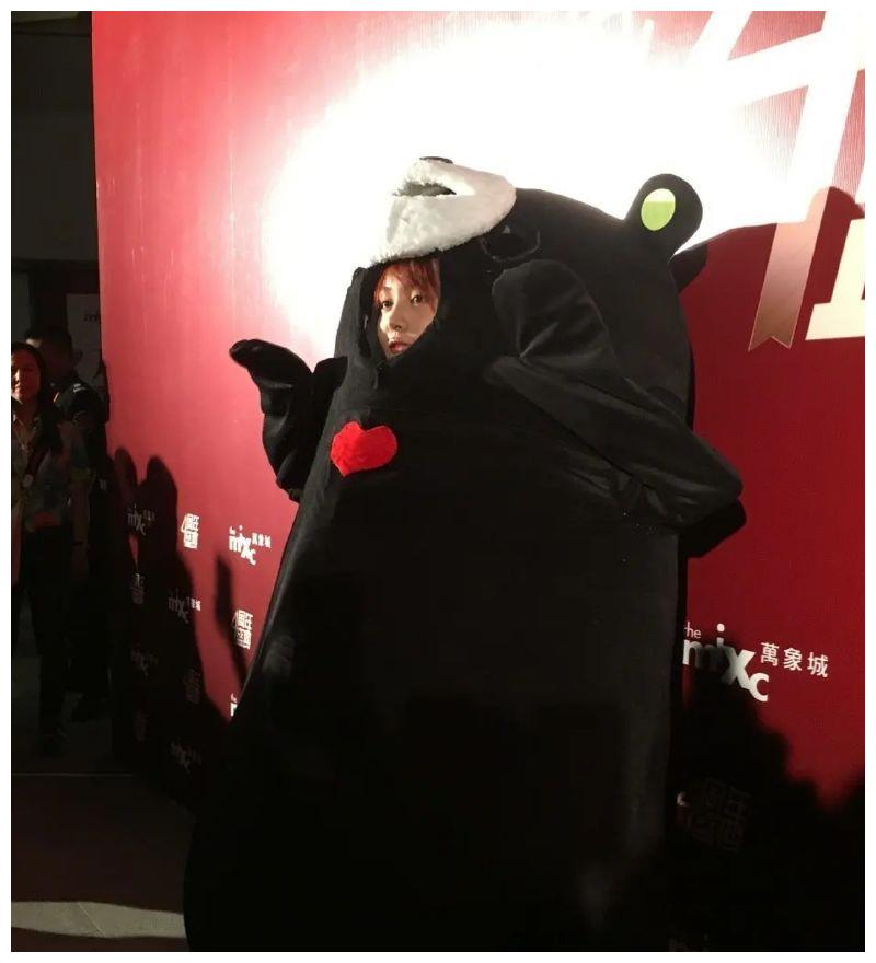 郑爽熊本熊装事件再引吸毒争议!这次终于有圈内人站出来了!