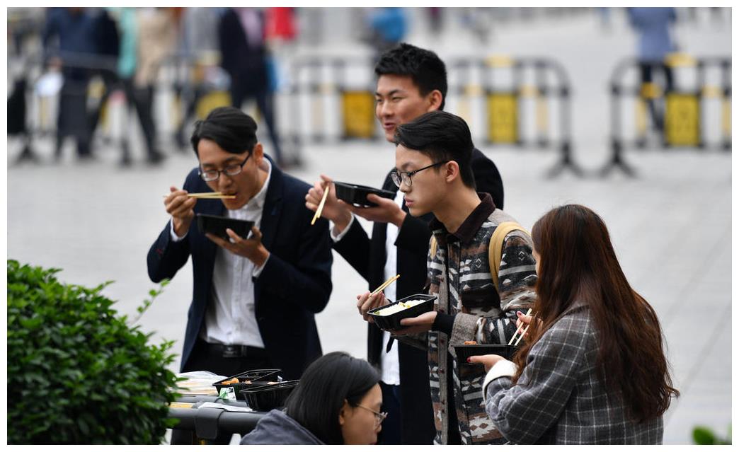 上海落户政策条件放宽，部分毕业生可直接落户，应把握住机会休闲区蓝鸢梦想 - Www.slyday.coM