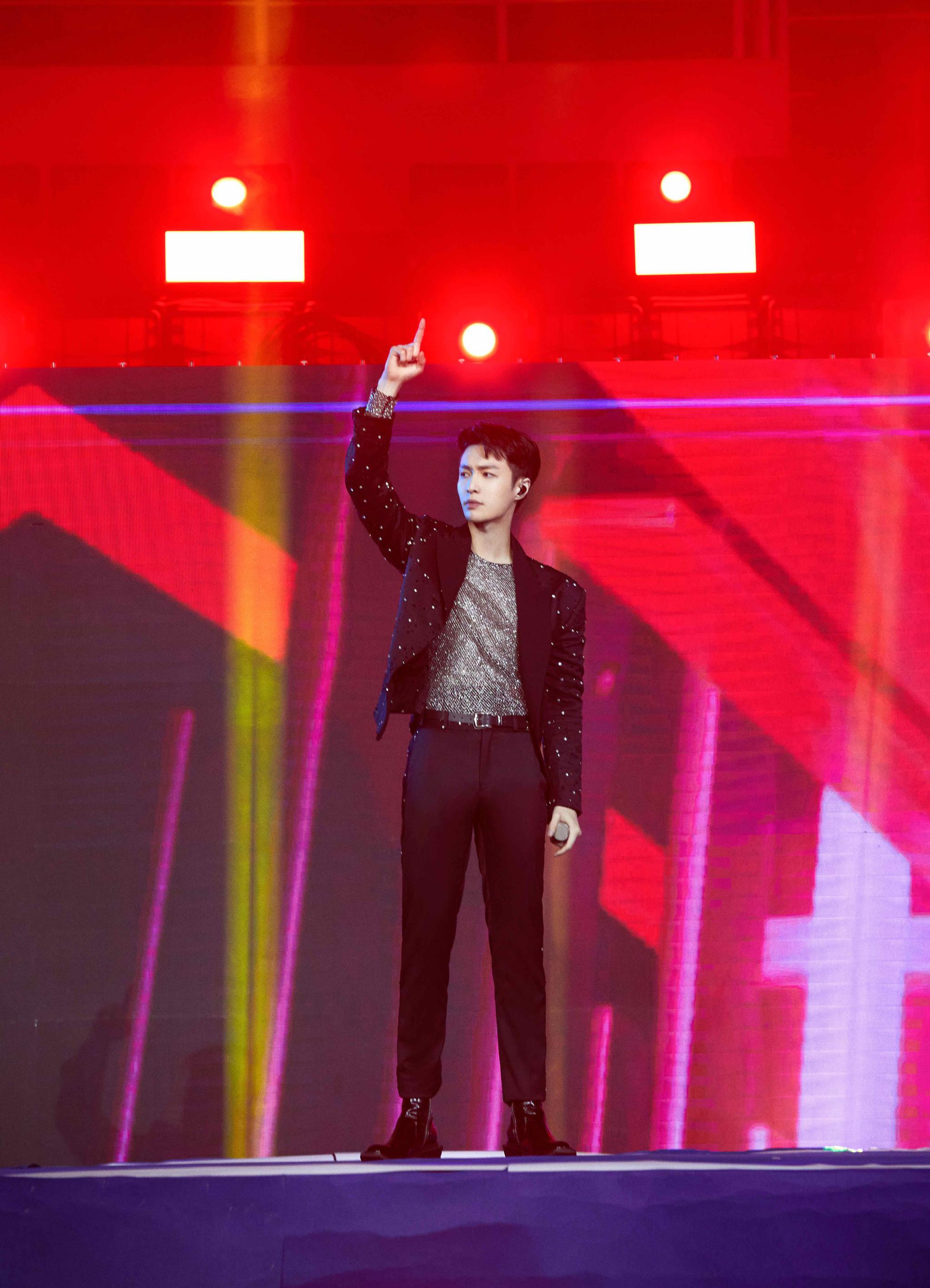 张艺兴做客人民论坛直播间 畅谈文艺新气象新发展(图4)