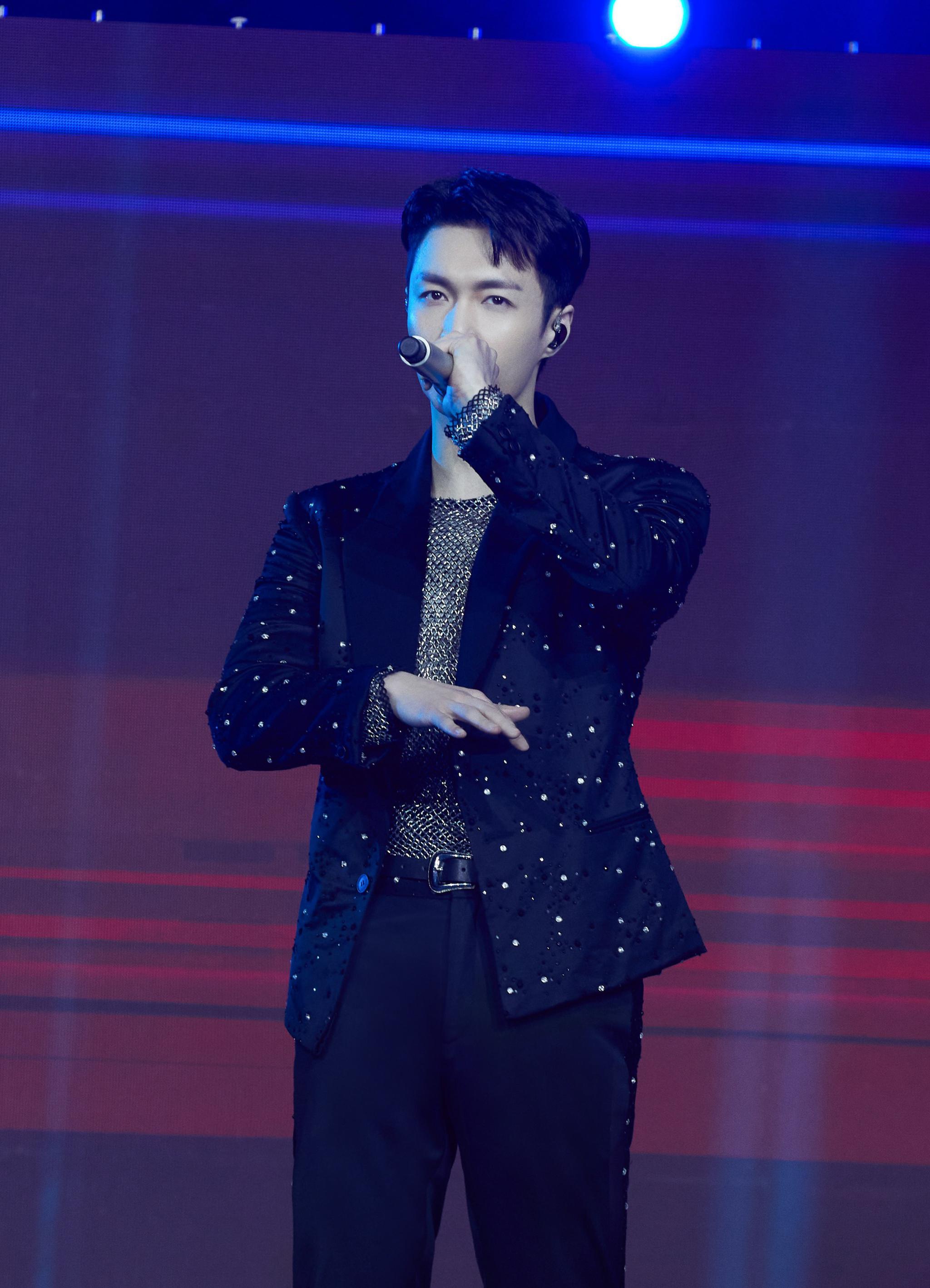 张艺兴做客人民论坛直播间 畅谈文艺新气象新发展(图3)