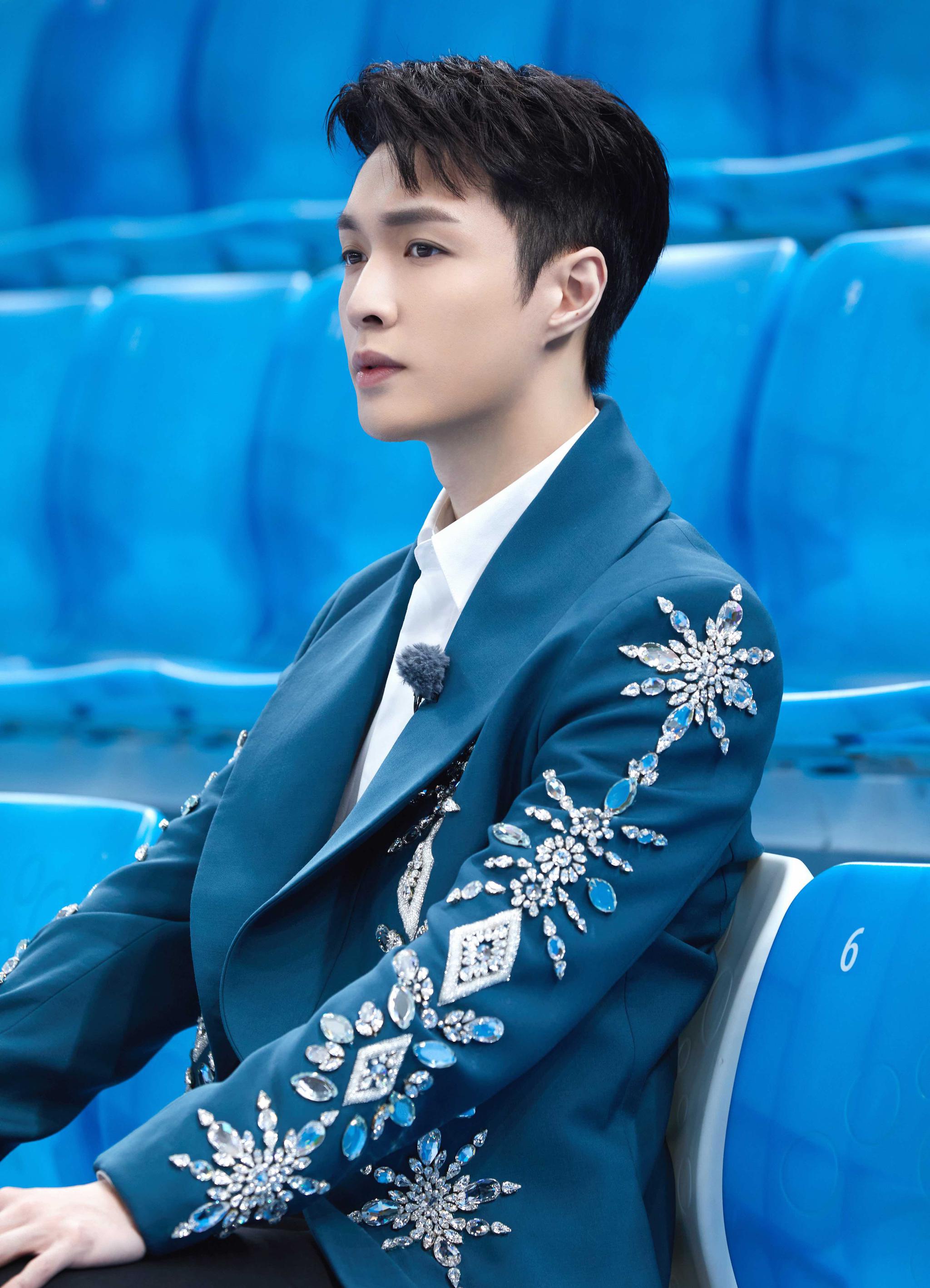 张艺兴做客人民论坛直播间 畅谈文艺新气象新发展(图2)