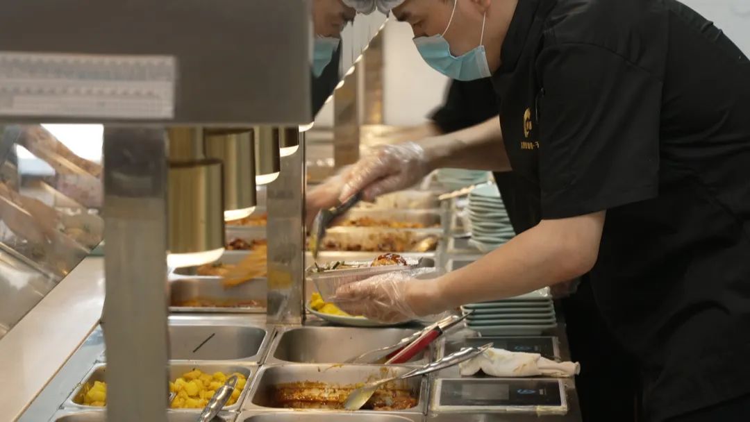 10元吃上三个菜！社区食堂推出“爱心盲盒”食堂爱心菜品新浪新闻 