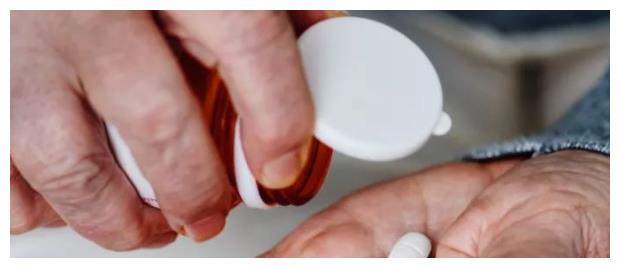 48岁男子服用7年降压药，竟被查出肾衰竭！趁早改掉2个习惯！休闲区蓝鸢梦想 - Www.slyday.coM