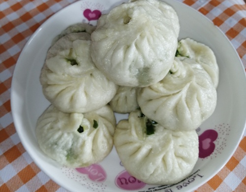 韭菜鸡蛋包子简单易做,营养美味,食材也都是最普通不过,也是一般家庭