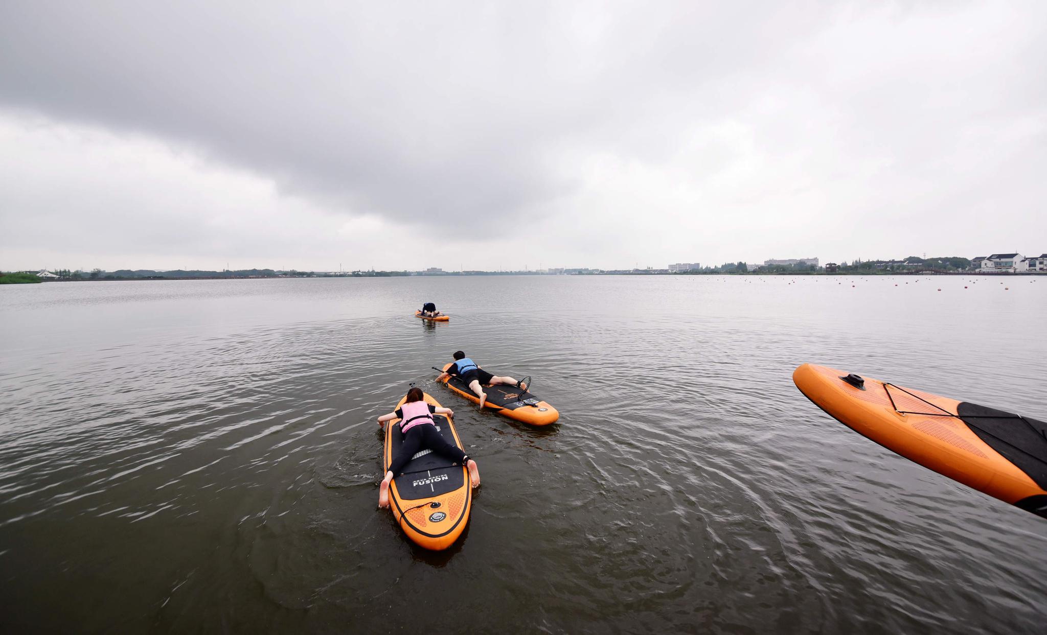 夏日水上运动的好去处,无锡鹅湖玫瑰园桨板水上项目试水体验.