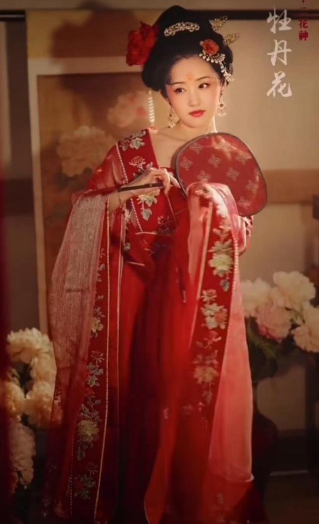 甜歌王后杨钰莹穿古装好惊艳!