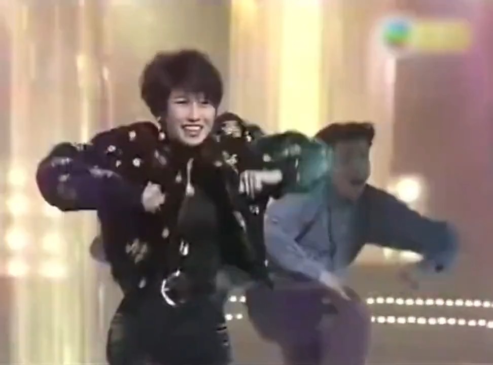 叶倩文、杜德伟《信自己》，唱跳好帅叶倩文杜德伟