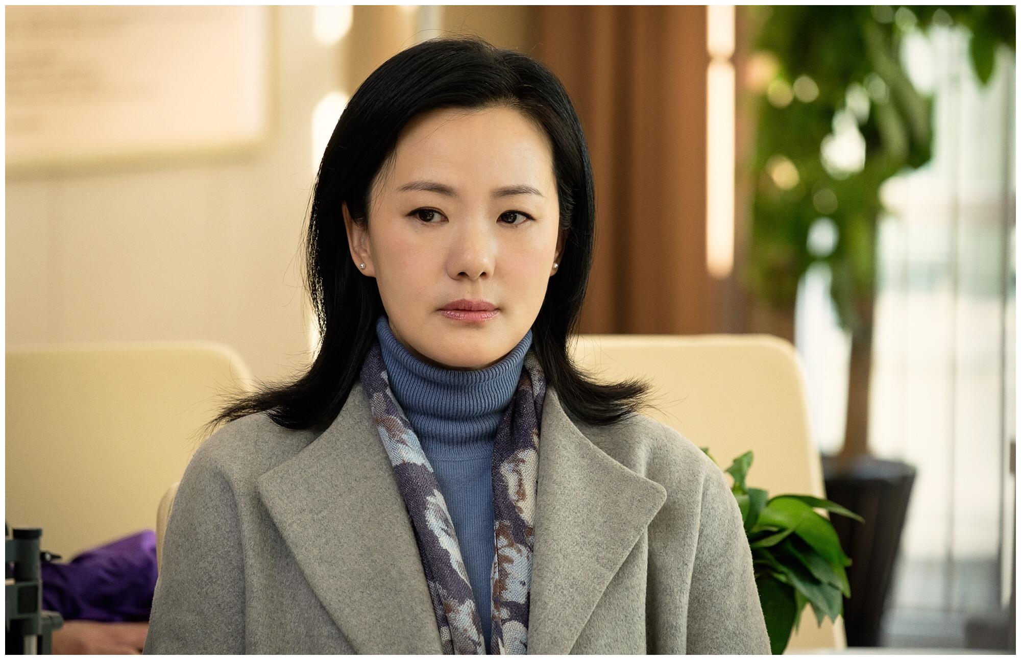 王菲的初恋,与影后咏梅结婚17年低调幸福,恩爱背后却藏着太多