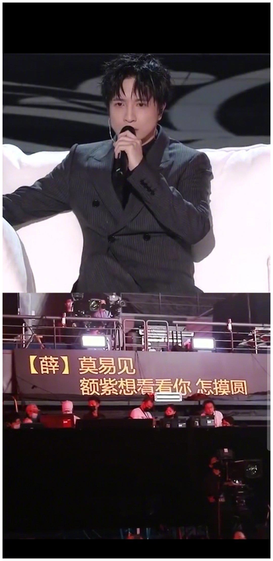 薛之谦和王二妮合唱陕西话版演员提词器上的词让人笑喷