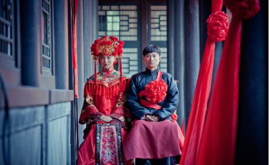 因为不满包办婚姻,他婚后独自睡书房,妻子却凭智慧挽回丈夫的心