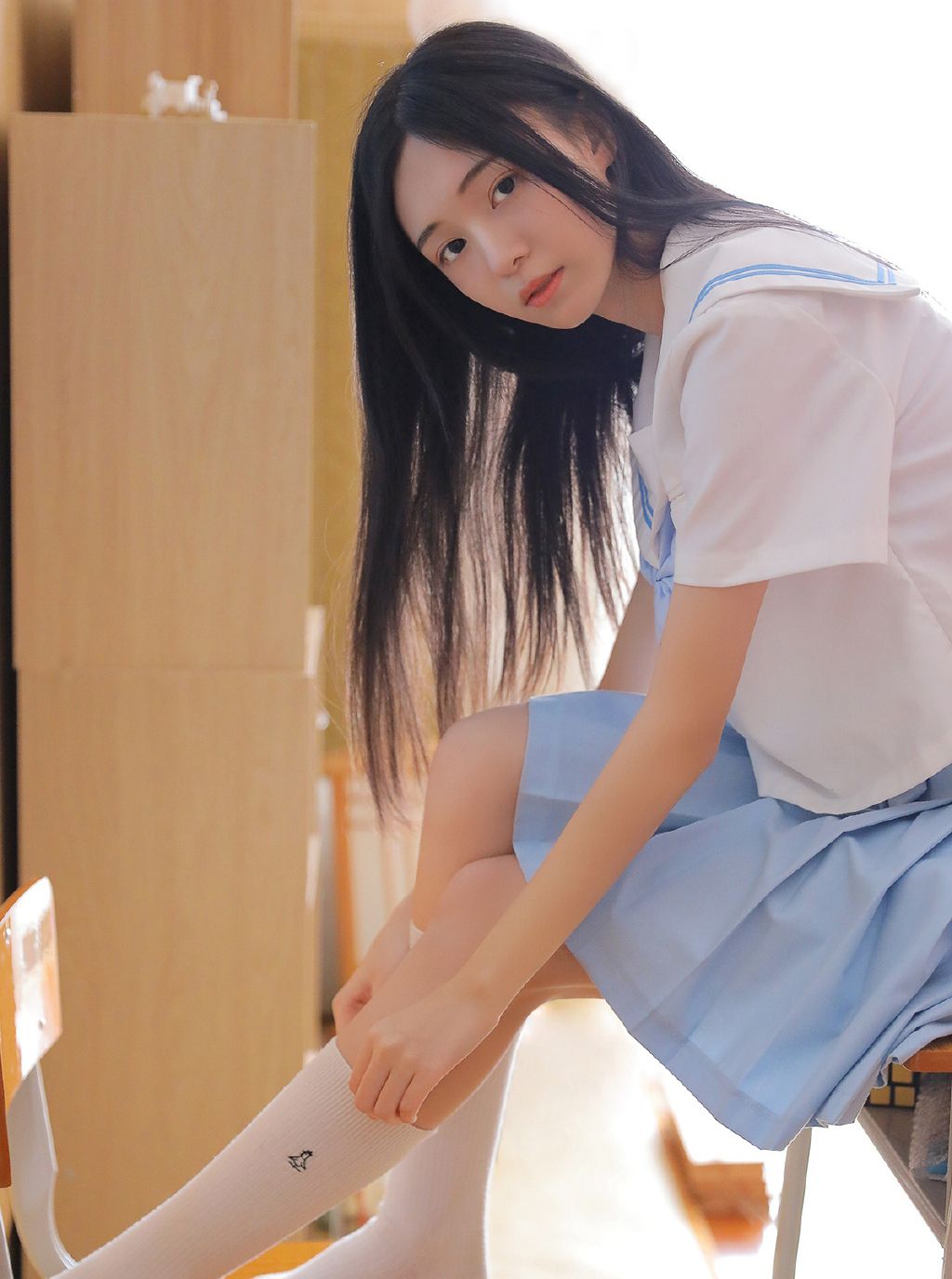 jk衣服小美女,脸看起来好清纯,初恋的感觉!投稿请私信