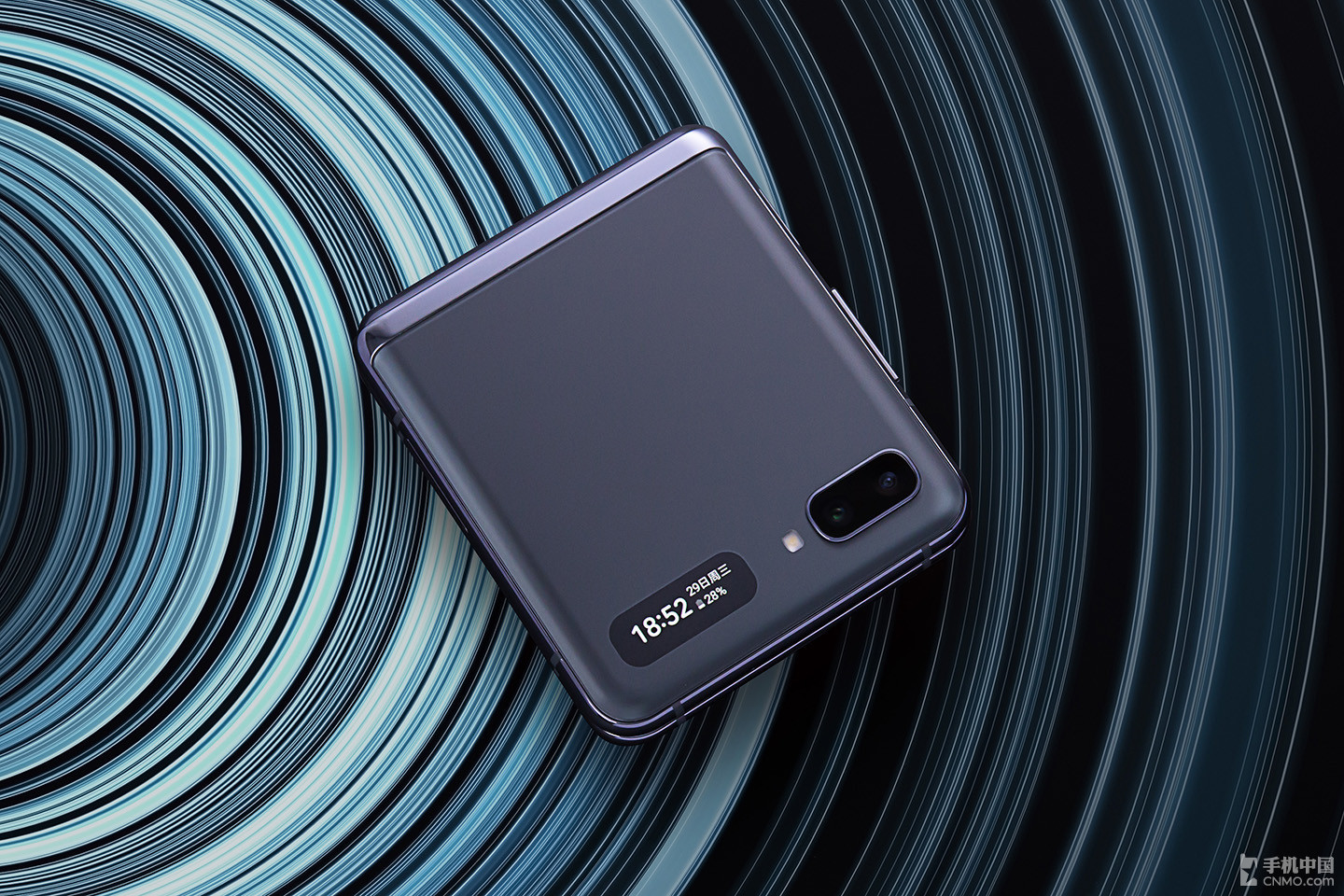 三星z flip 5g图赏 弯折之间感受科技进步的脚印|化妆盒|三星|口袋