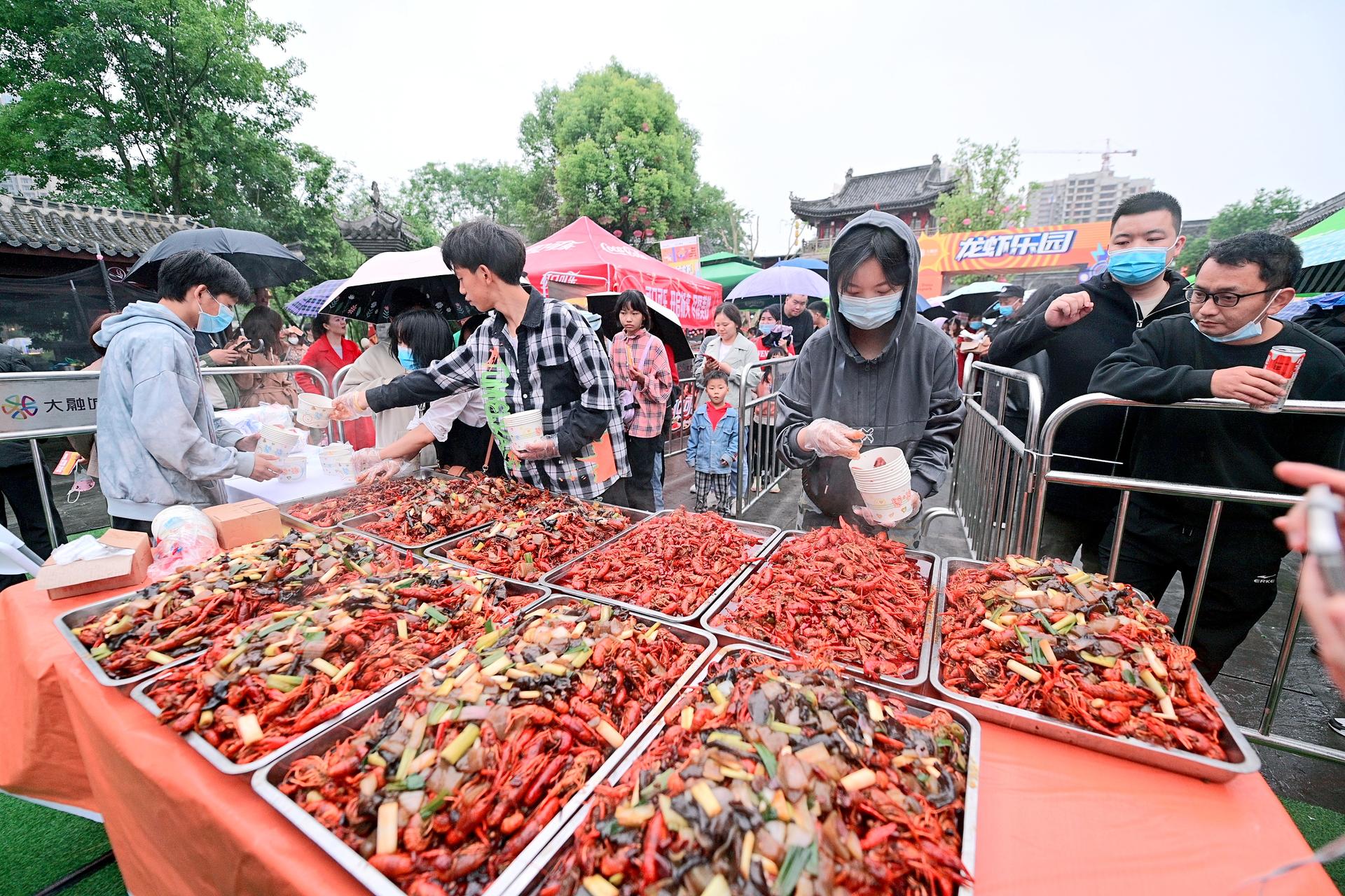 大足大融城龙虾啤酒节完美收官嗨翻全城