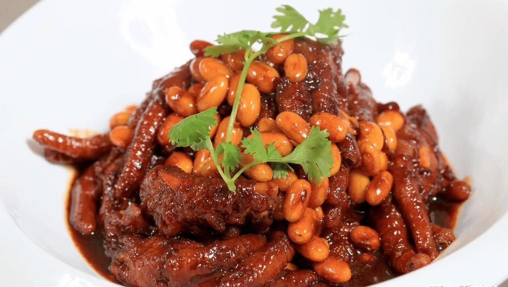 黄豆焖鸡爪,实在是香,制作超简单