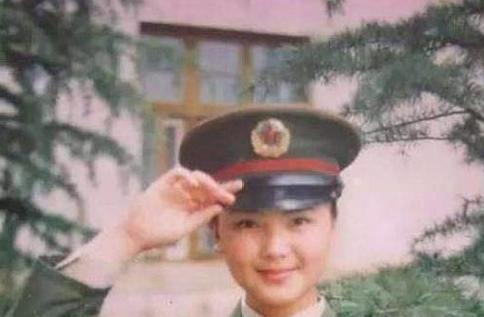 韩红自称年轻时是校花,本以为是开玩笑,看到年轻时的照片我信了