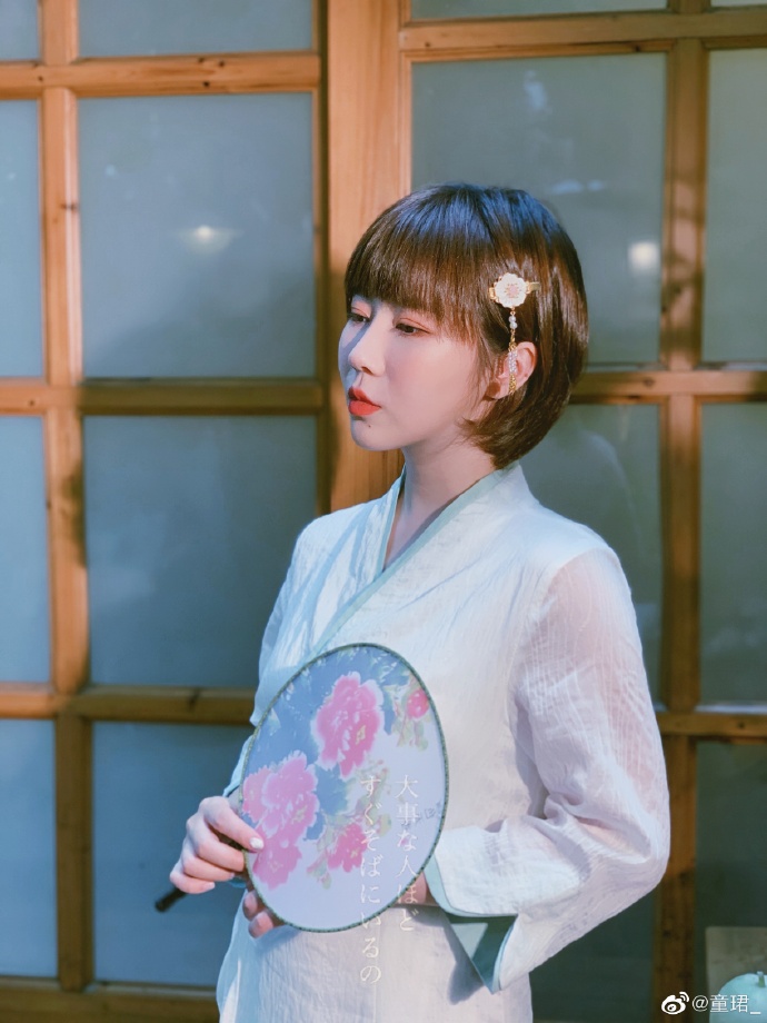 美女歌手童珺迷人写真美照好看啊_高清图集_新浪网